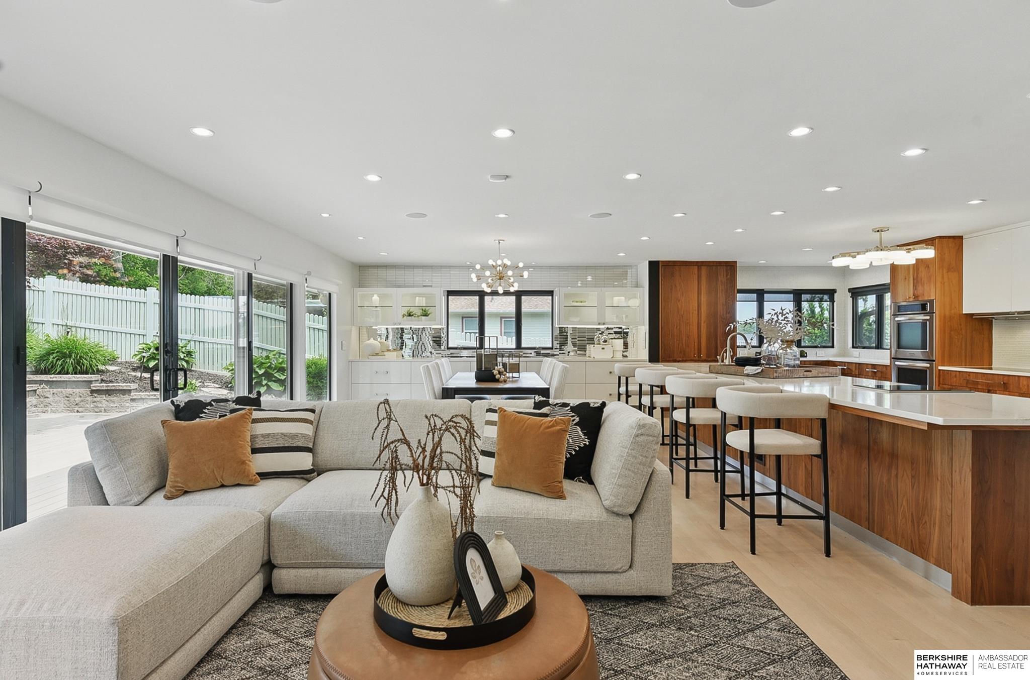 Omaha, Nebraska 68124, United States, 3 Bedrooms Bedrooms, ,3 BathroomsBathrooms,Residential,Pending,141426