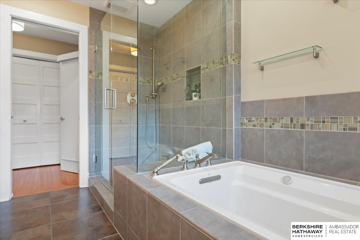 Omaha, Nebraska 68124, United States, 3 Bedrooms Bedrooms, ,3 BathroomsBathrooms,Residential,Pending,141426