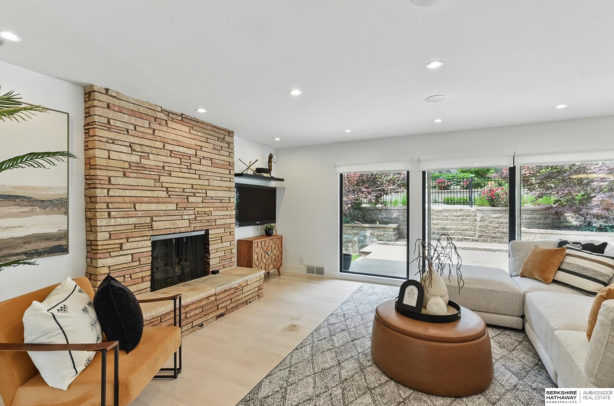 Omaha, Nebraska 68124, United States, 3 Bedrooms Bedrooms, ,3 BathroomsBathrooms,Residential,Pending,141426