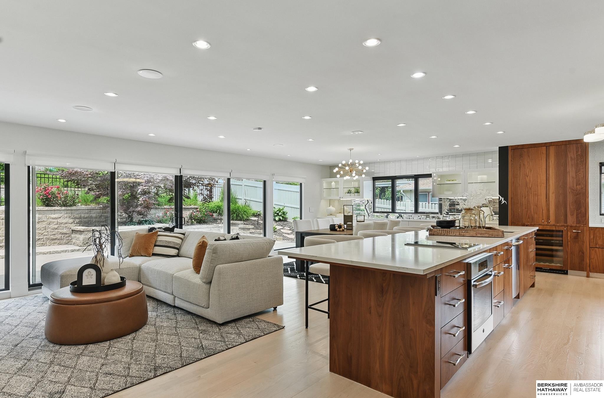 Omaha, Nebraska 68124, United States, 3 Bedrooms Bedrooms, ,3 BathroomsBathrooms,Residential,Pending,141426