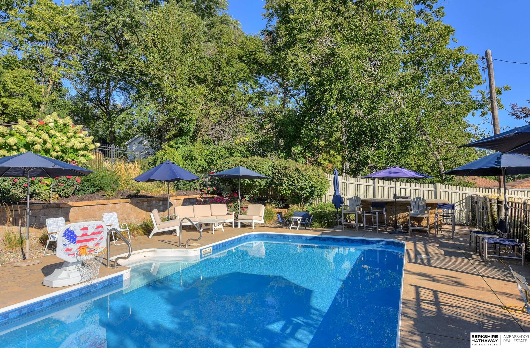 Omaha, Nebraska 68124, United States, 3 Bedrooms Bedrooms, ,3 BathroomsBathrooms,Residential,Pending,141426