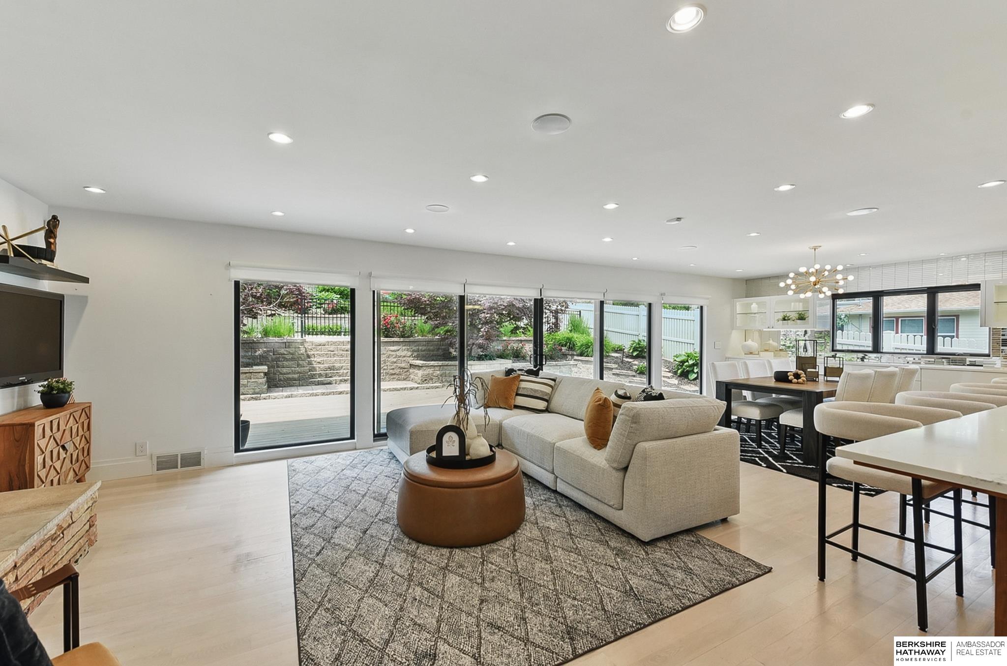 Omaha, Nebraska 68124, United States, 3 Bedrooms Bedrooms, ,3 BathroomsBathrooms,Residential,Pending,141426