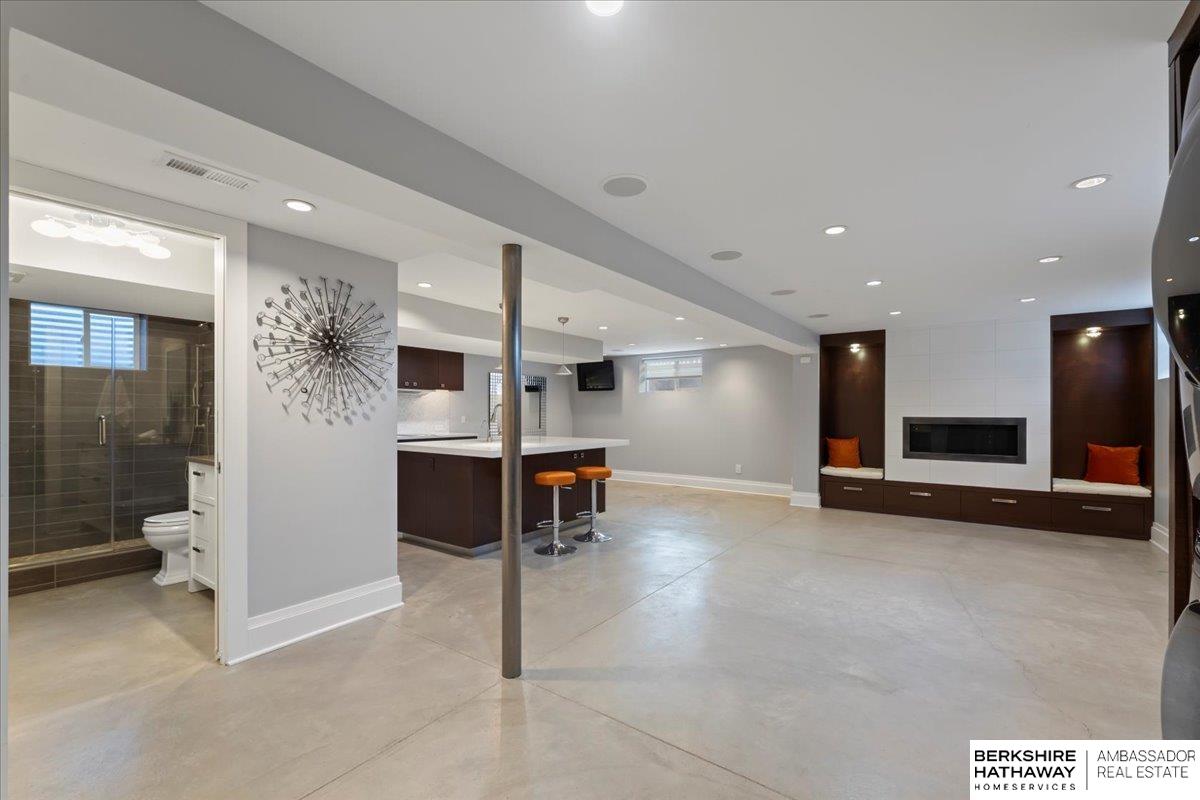 Omaha, Nebraska 68124, United States, 3 Bedrooms Bedrooms, ,3 BathroomsBathrooms,Residential,Pending,141426