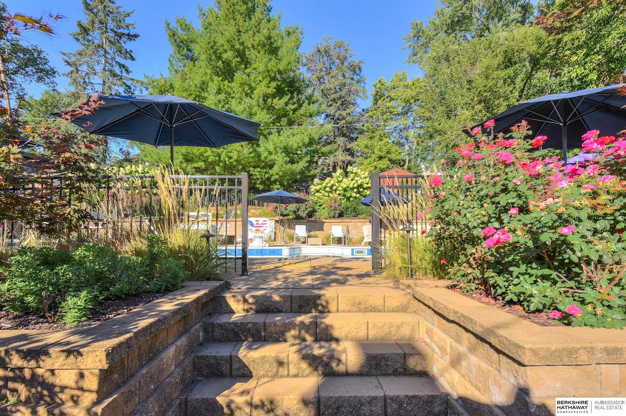 Omaha, Nebraska 68124, United States, 3 Bedrooms Bedrooms, ,3 BathroomsBathrooms,Residential,Pending,141426