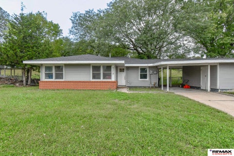 Photo of 5218 W Benton Street, Lincoln, NE 68524 (MLS # 22627379)