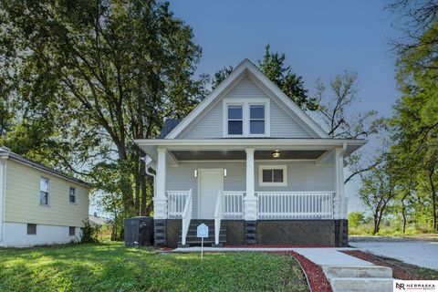 Photo of 3815 Maple Street, Omaha, NE 68111 (MLS # 22529739) Photo of 3815 Maple Street, Omaha, NE 68111 (MLS # 22529739)