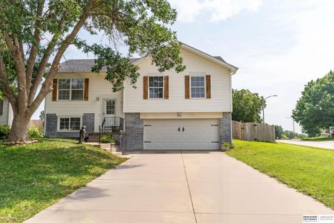 Photo of 17429 Edna Circle, Omaha, NE 68136 (MLS # 22527412)