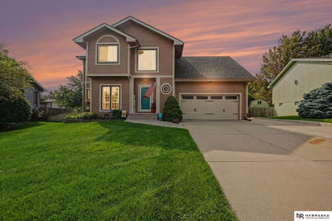 Photo of 6709 Hillcrest Lane, La Vista, NE 68128 (MLS # 22624757)