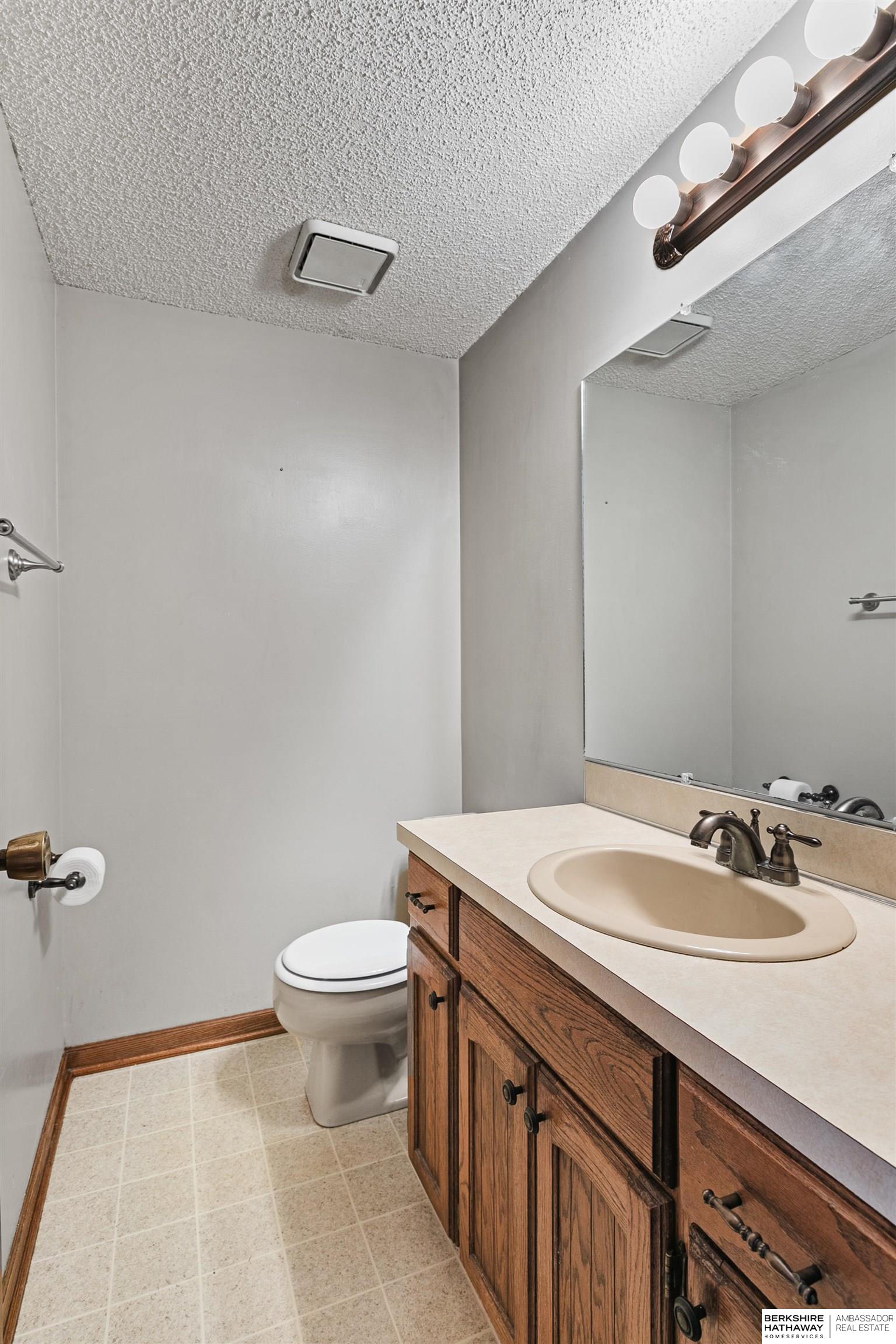 Lincoln, Nebraska 68507, United States, 3 Bedrooms Bedrooms, ,3 BathroomsBathrooms,Residential,Active,159095