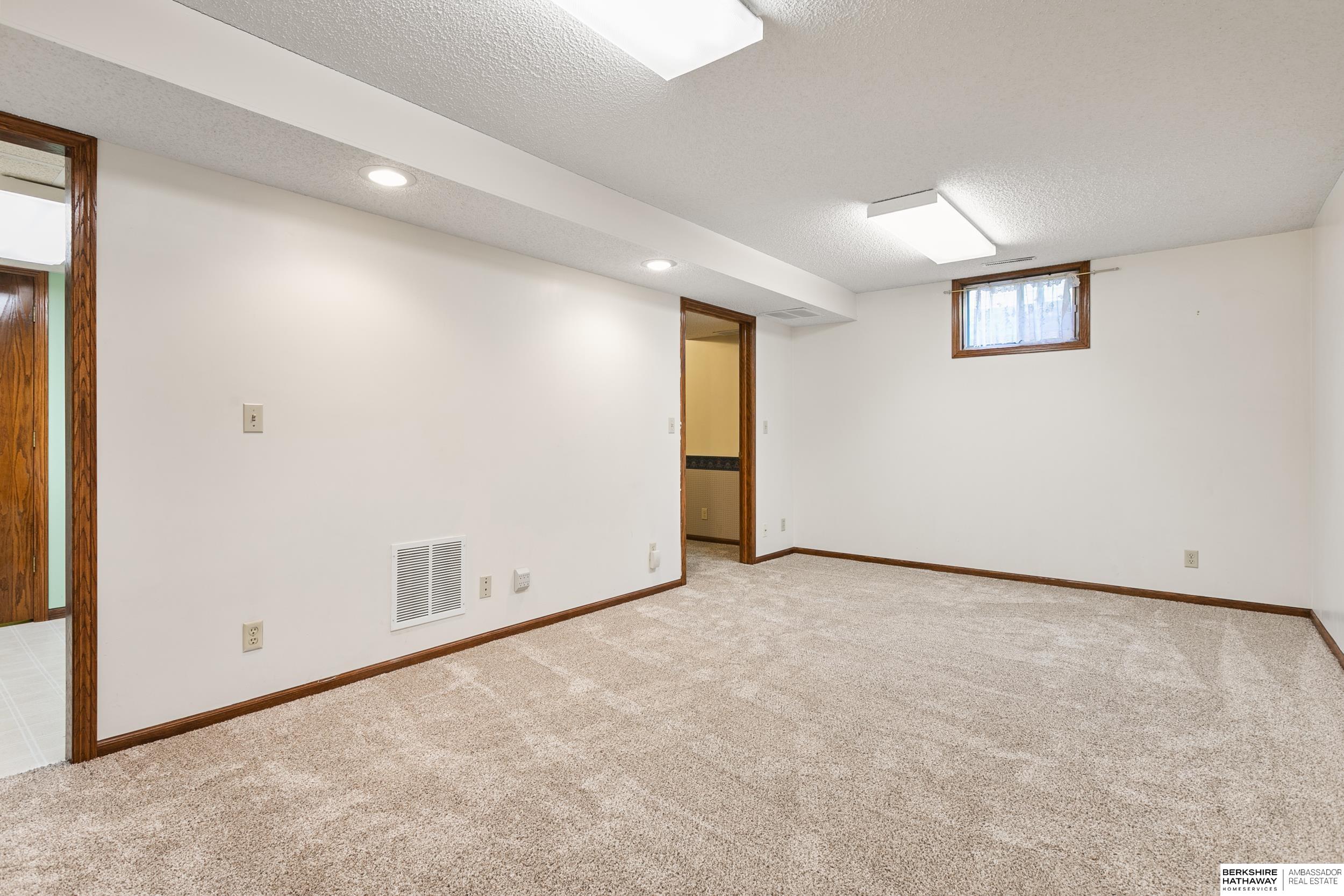 Lincoln, Nebraska 68507, United States, 3 Bedrooms Bedrooms, ,3 BathroomsBathrooms,Residential,Active,159095