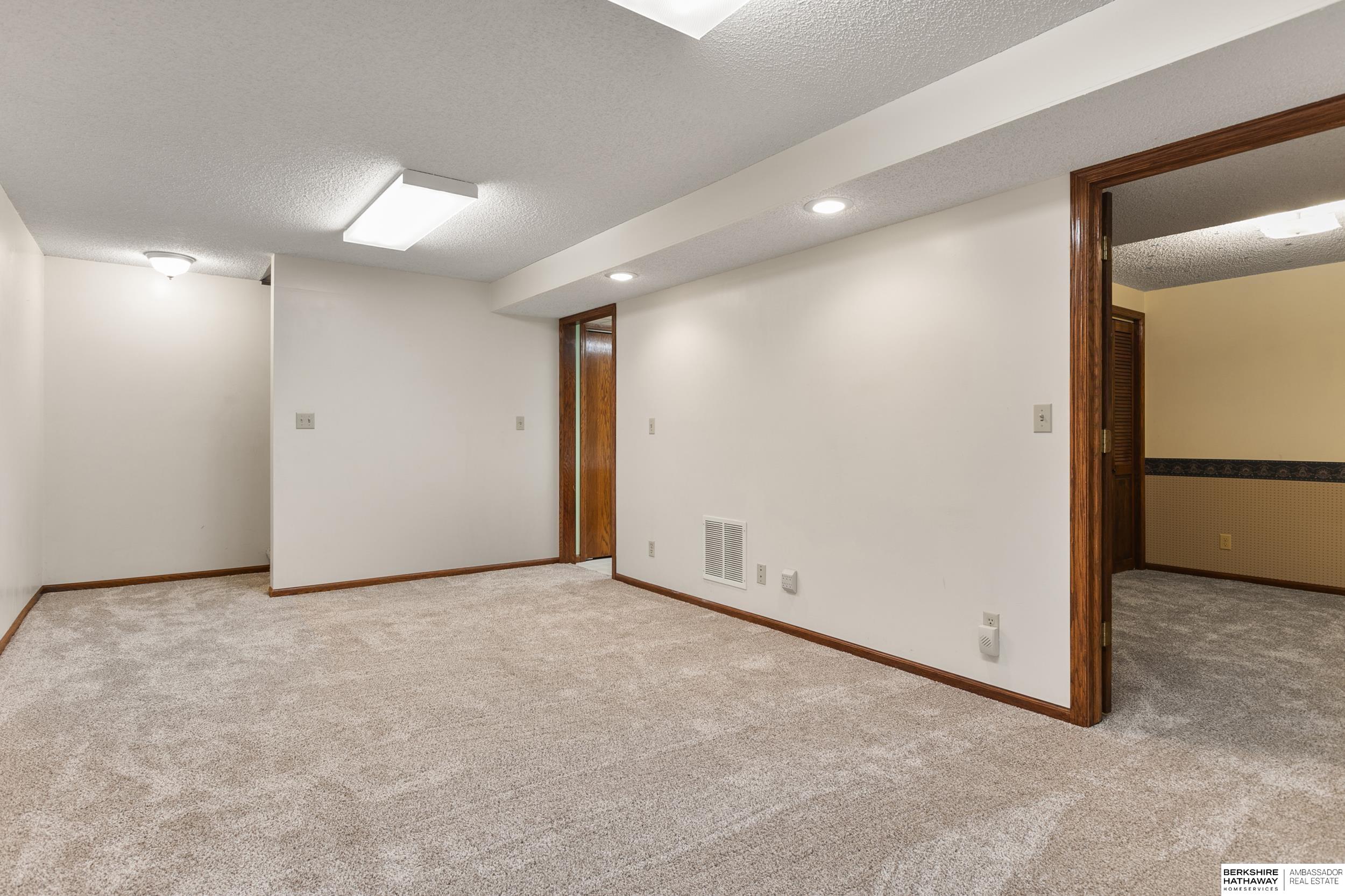 Lincoln, Nebraska 68507, United States, 3 Bedrooms Bedrooms, ,3 BathroomsBathrooms,Residential,Active,159095