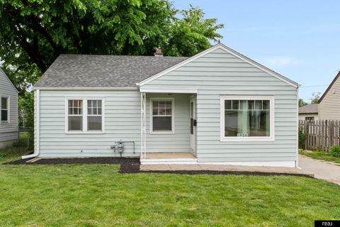 Photo of 1920 S 47th Street, Omaha, NE 68106 (MLS # 22614324)