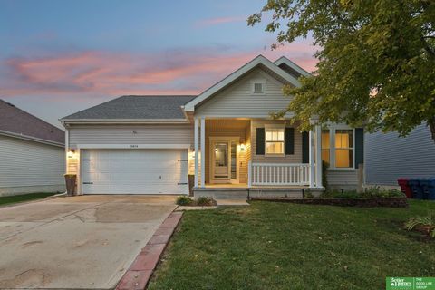 Photo of 10614 Craig Street, Omaha, NE 68122 (MLS # 22528837)