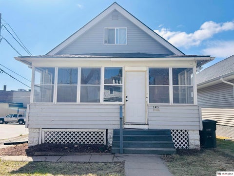 Photo of 2413 Ohio Street, Omaha, NE 68111 (MLS # 22624762)