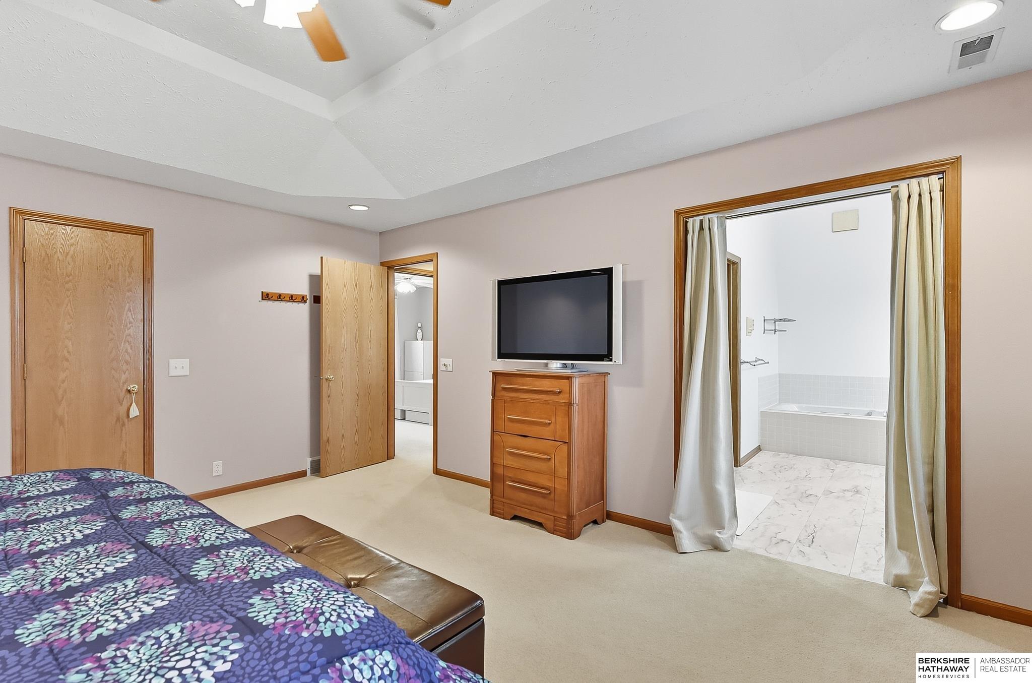 Omaha, Nebraska 68116, United States, 5 Bedrooms Bedrooms, ,3 BathroomsBathrooms,Residential,Active,242270