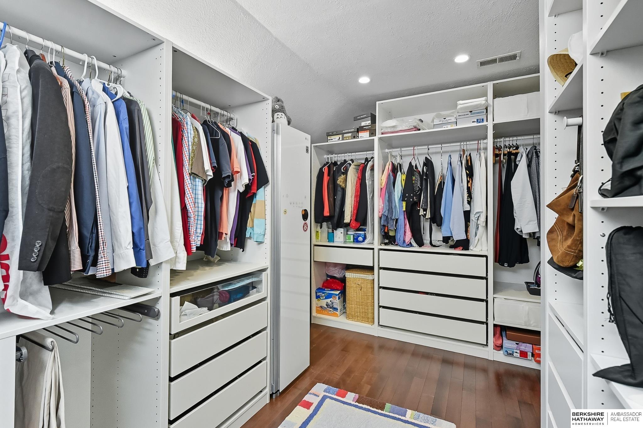 Omaha, Nebraska 68116, United States, 5 Bedrooms Bedrooms, ,3 BathroomsBathrooms,Residential,Active,242270