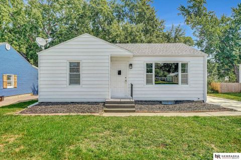 Photo of 228 S 19th Street, Beatrice, NE 68310 (MLS # 22530244)