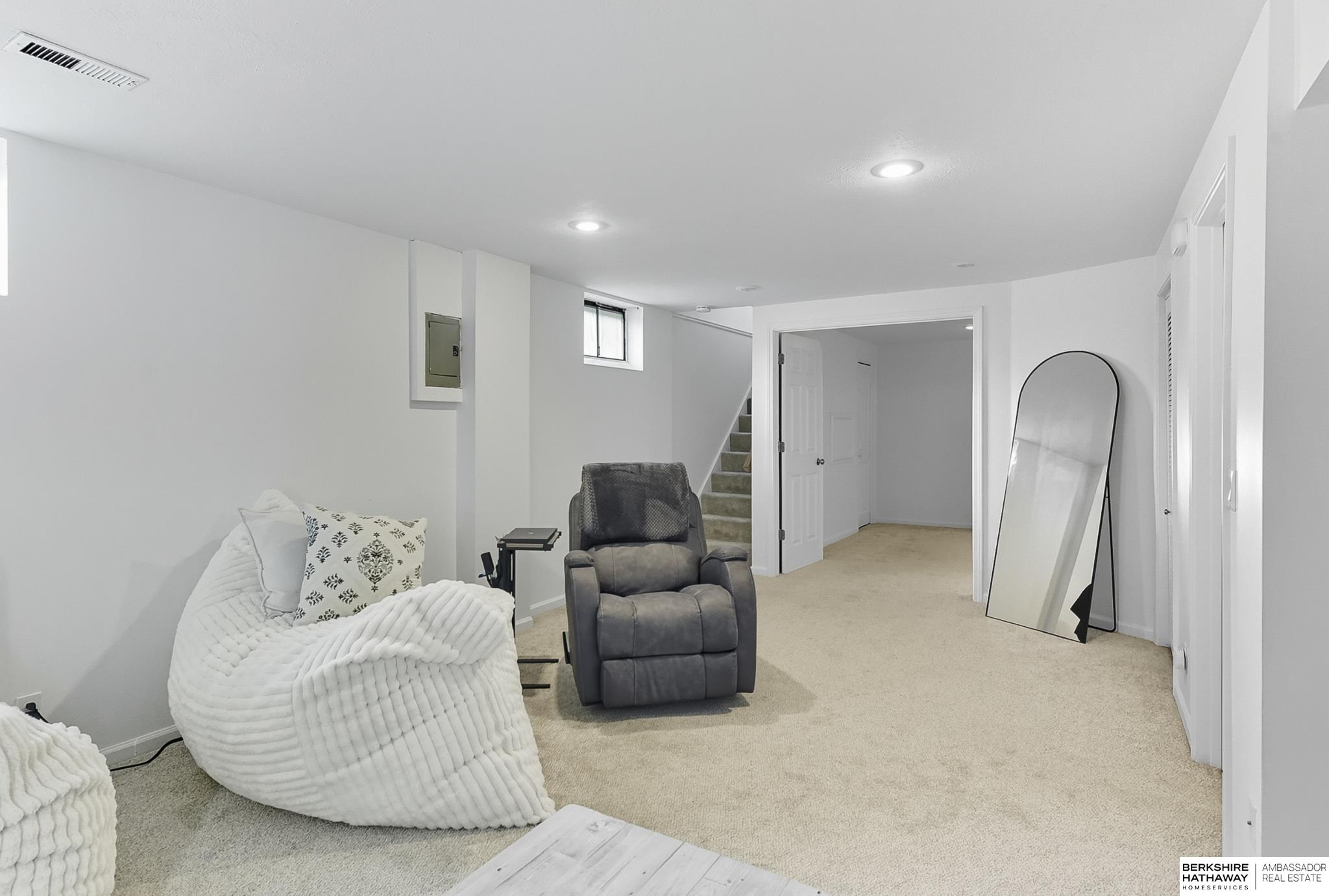 Omaha, Nebraska 68134, United States, 3 Bedrooms Bedrooms, ,2 BathroomsBathrooms,Residential,Pending,207644