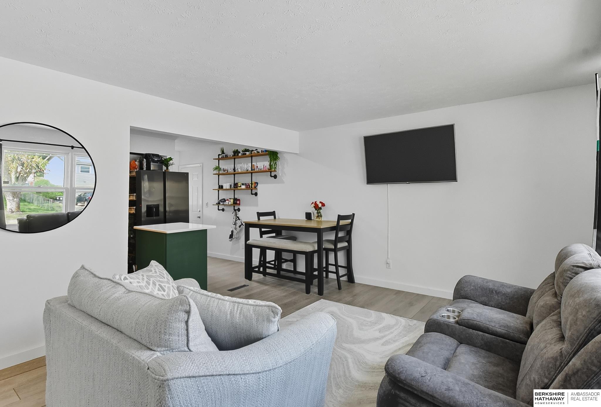 Omaha, Nebraska 68134, United States, 3 Bedrooms Bedrooms, ,2 BathroomsBathrooms,Residential,Pending,207644