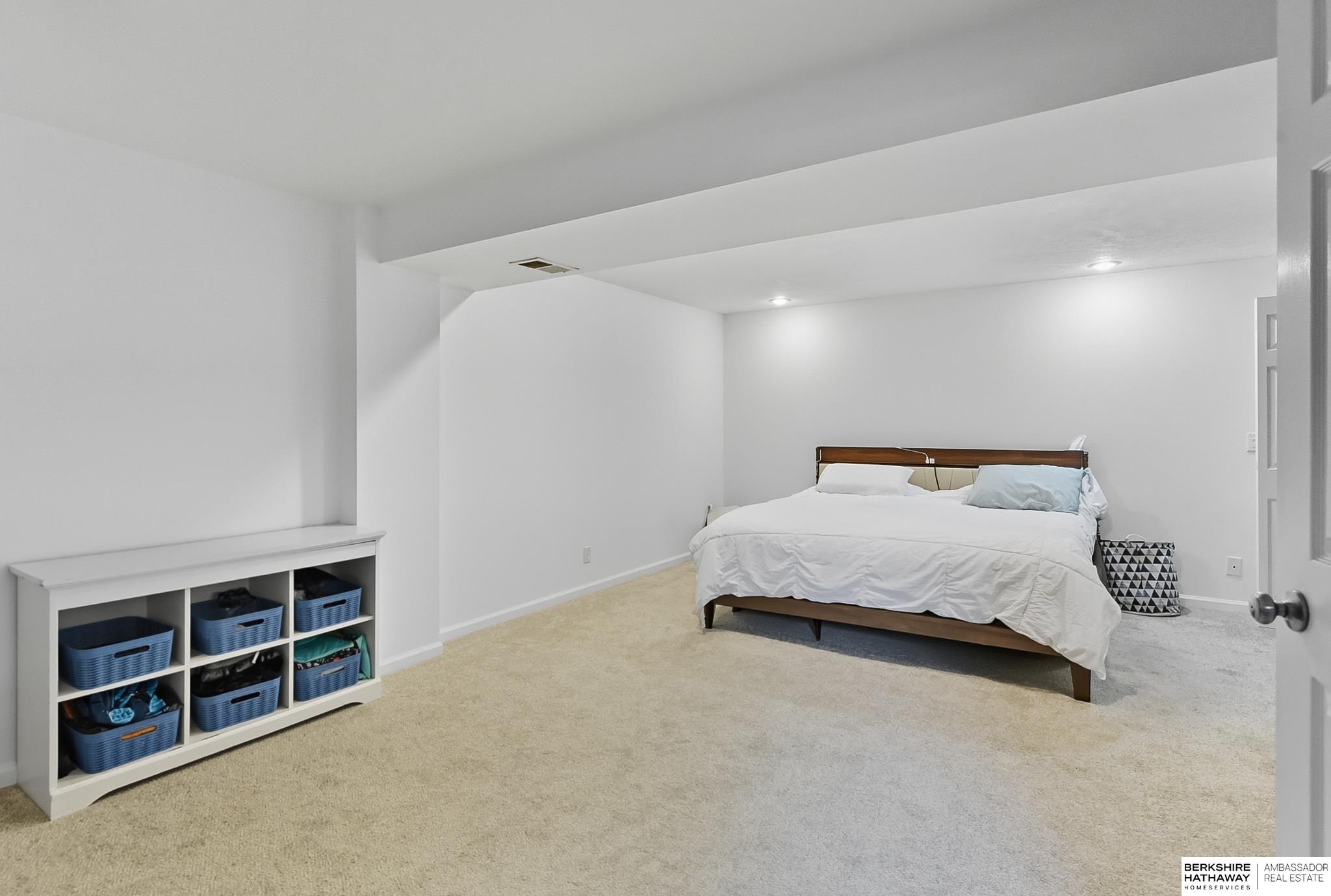 Omaha, Nebraska 68134, United States, 3 Bedrooms Bedrooms, ,2 BathroomsBathrooms,Residential,Pending,207644