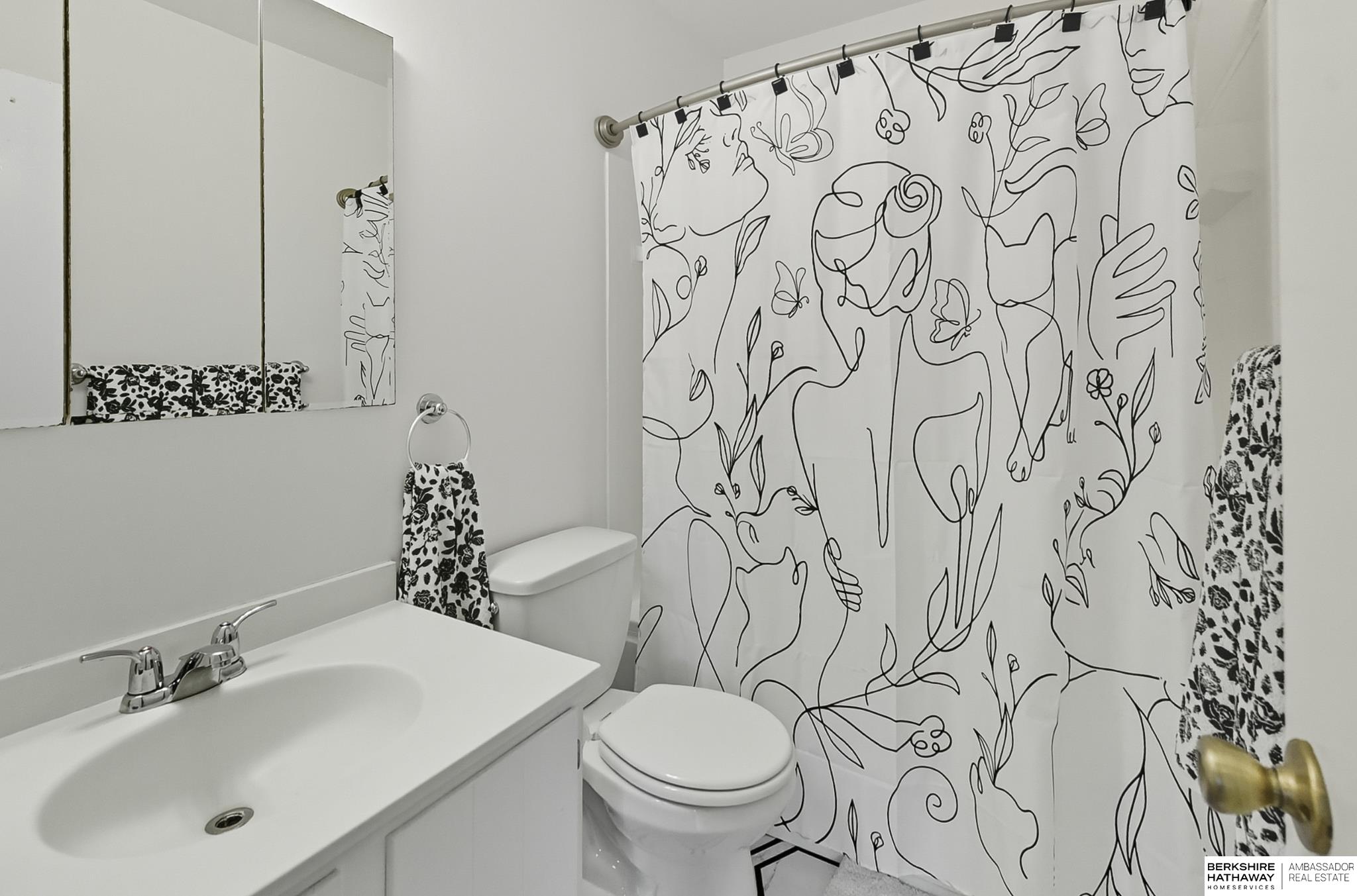 Omaha, Nebraska 68134, United States, 3 Bedrooms Bedrooms, ,2 BathroomsBathrooms,Residential,Pending,207644