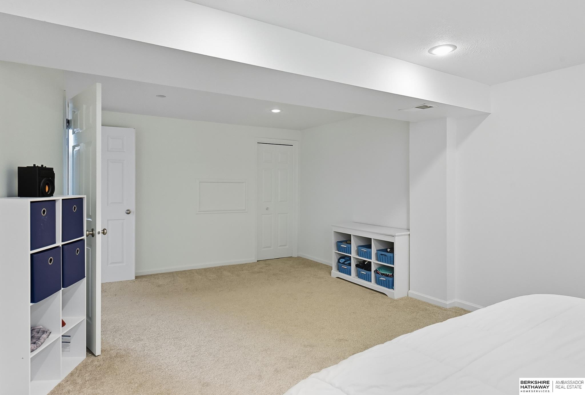 Omaha, Nebraska 68134, United States, 3 Bedrooms Bedrooms, ,2 BathroomsBathrooms,Residential,Pending,207644