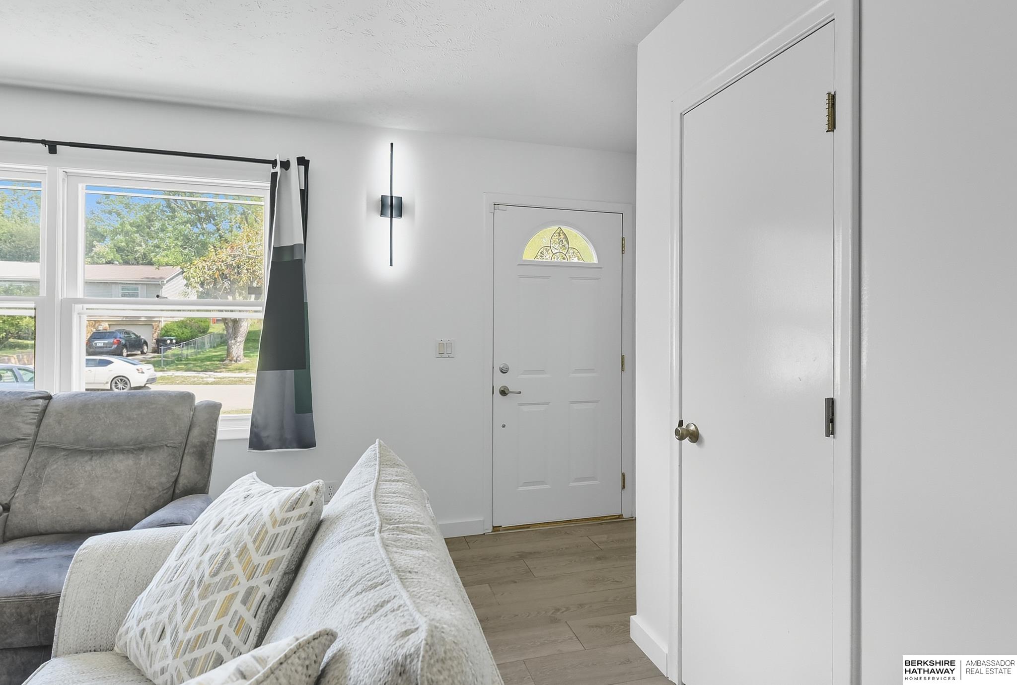 Omaha, Nebraska 68134, United States, 3 Bedrooms Bedrooms, ,2 BathroomsBathrooms,Residential,Pending,207644