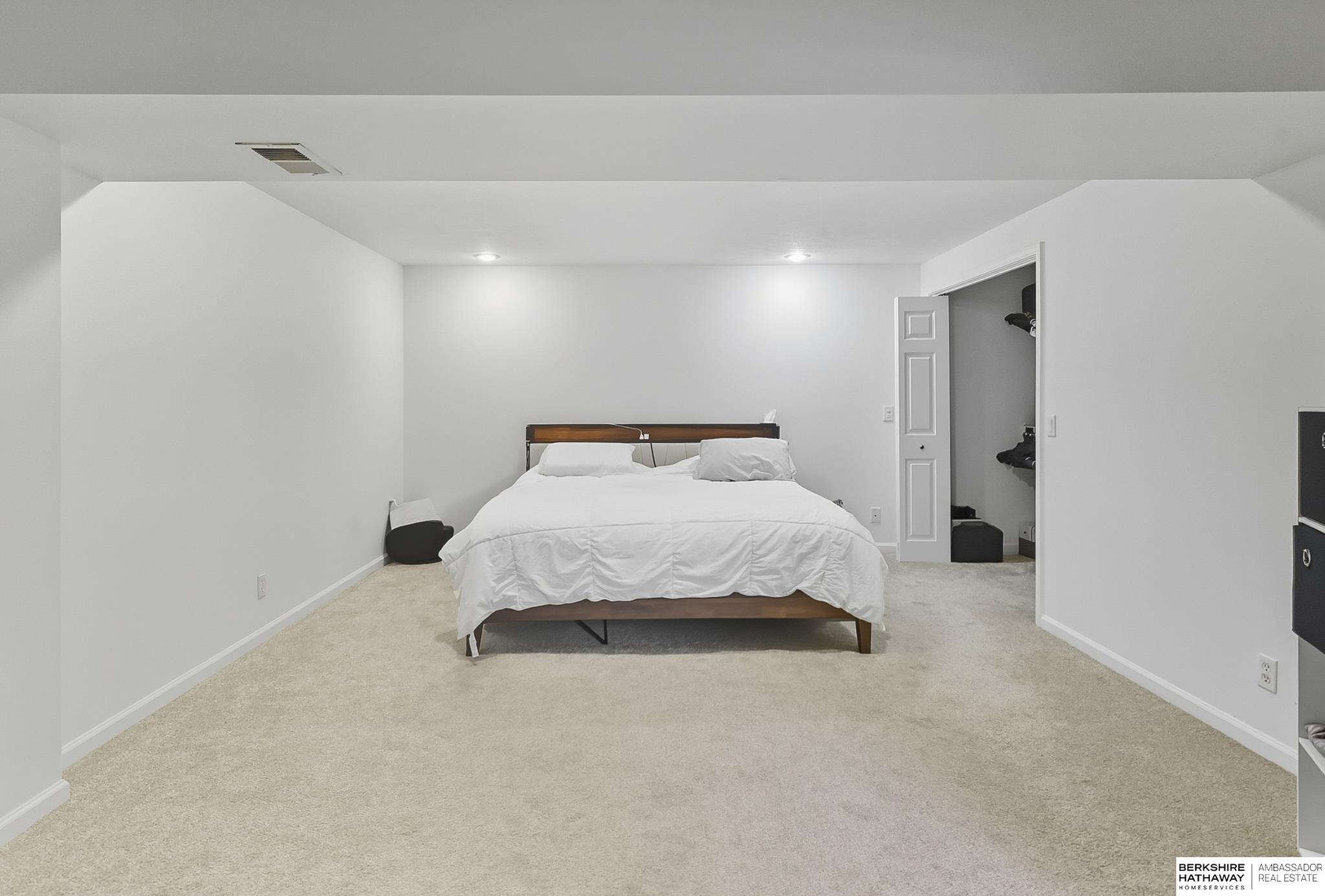 Omaha, Nebraska 68134, United States, 3 Bedrooms Bedrooms, ,2 BathroomsBathrooms,Residential,Pending,207644