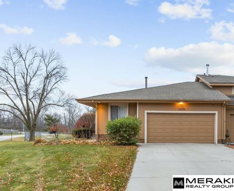 Photo of 11705 Ruggles Circle, Omaha, NE 68164 (MLS # 22600896)