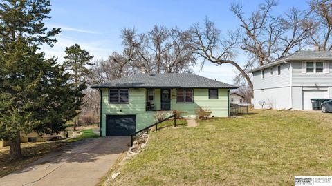 Photo of 3702 Summit Street, Omaha, NE 68112 (MLS # 22607765)