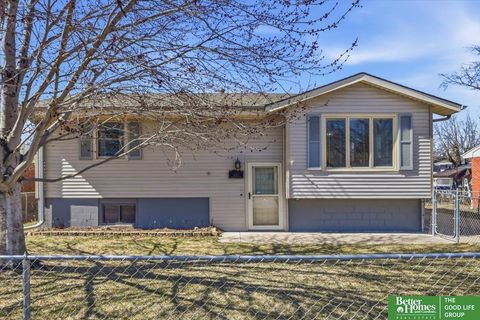 Photo of 4004 N 13 Street, Carter Lake, IA 51510 (MLS # 22607299)