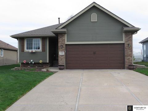 Photo of 2509 Aberdeen Drive, Papillion, NE 68133 (MLS # 22611288)