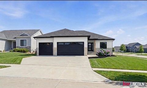Photo of 935 W Santa Clara Street, Lincoln, NE 68523 (MLS # 22610051)