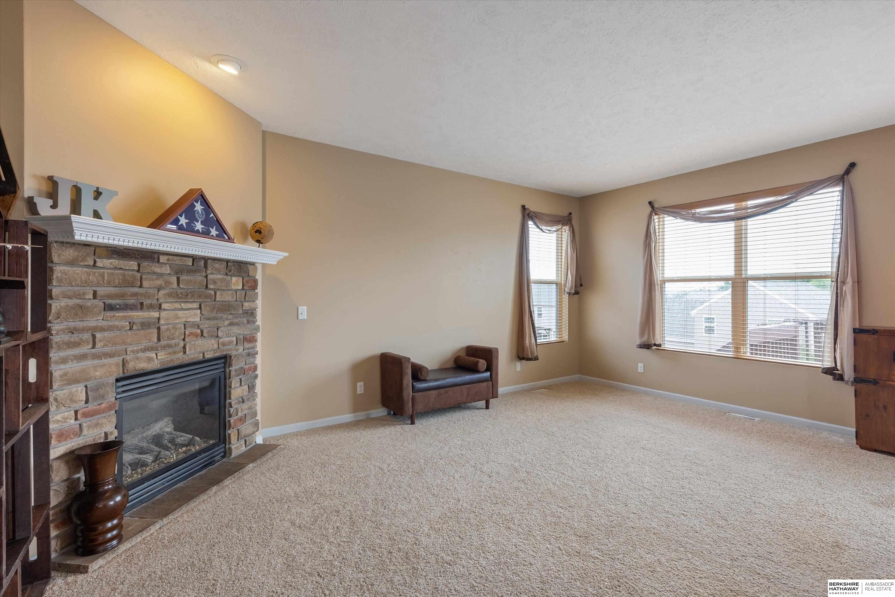 Papillion, Nebraska 68046, United States, 4 Bedrooms Bedrooms, ,3 BathroomsBathrooms,Residential,Active,202985