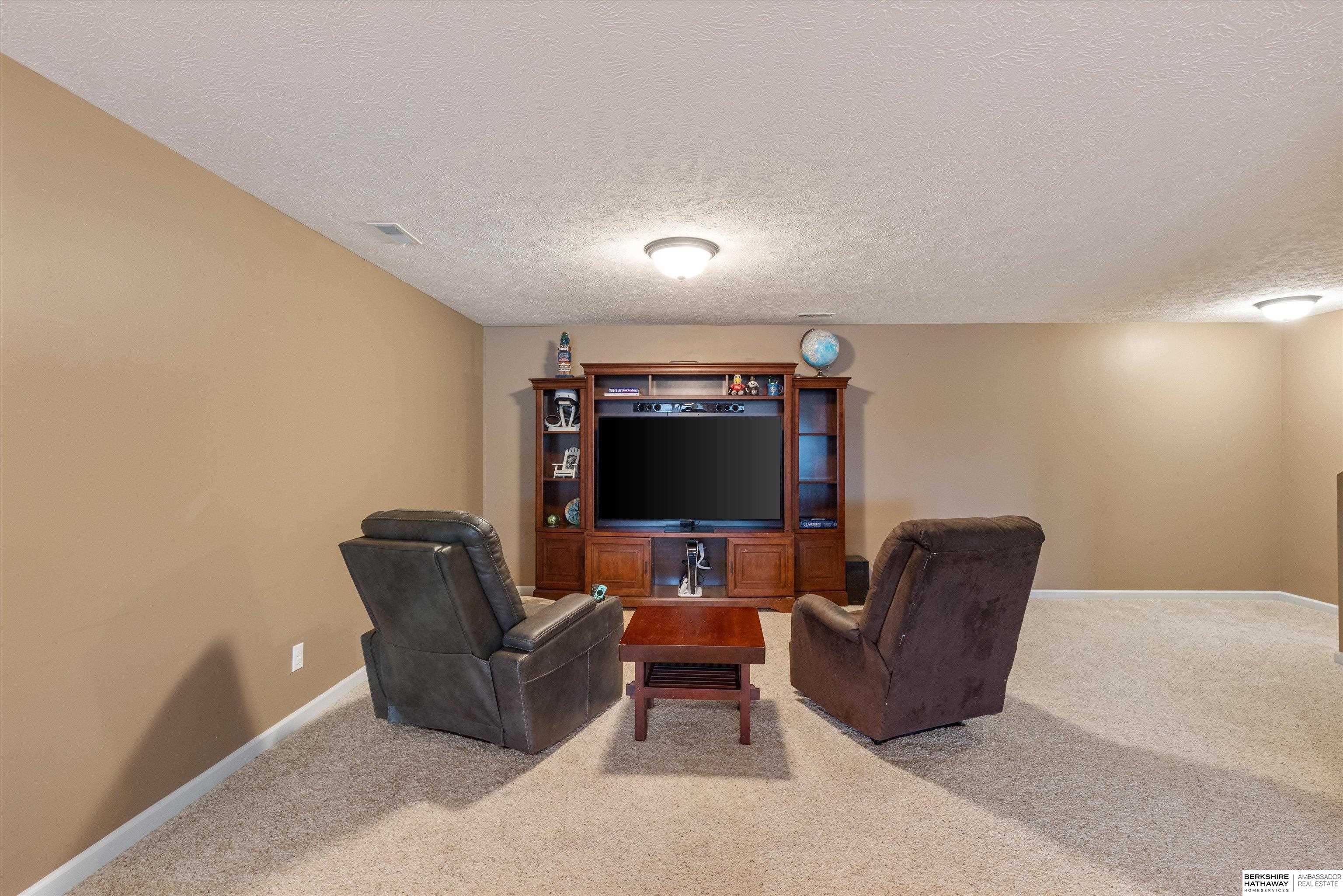 Papillion, Nebraska 68046, United States, 4 Bedrooms Bedrooms, ,3 BathroomsBathrooms,Residential,Active,202985