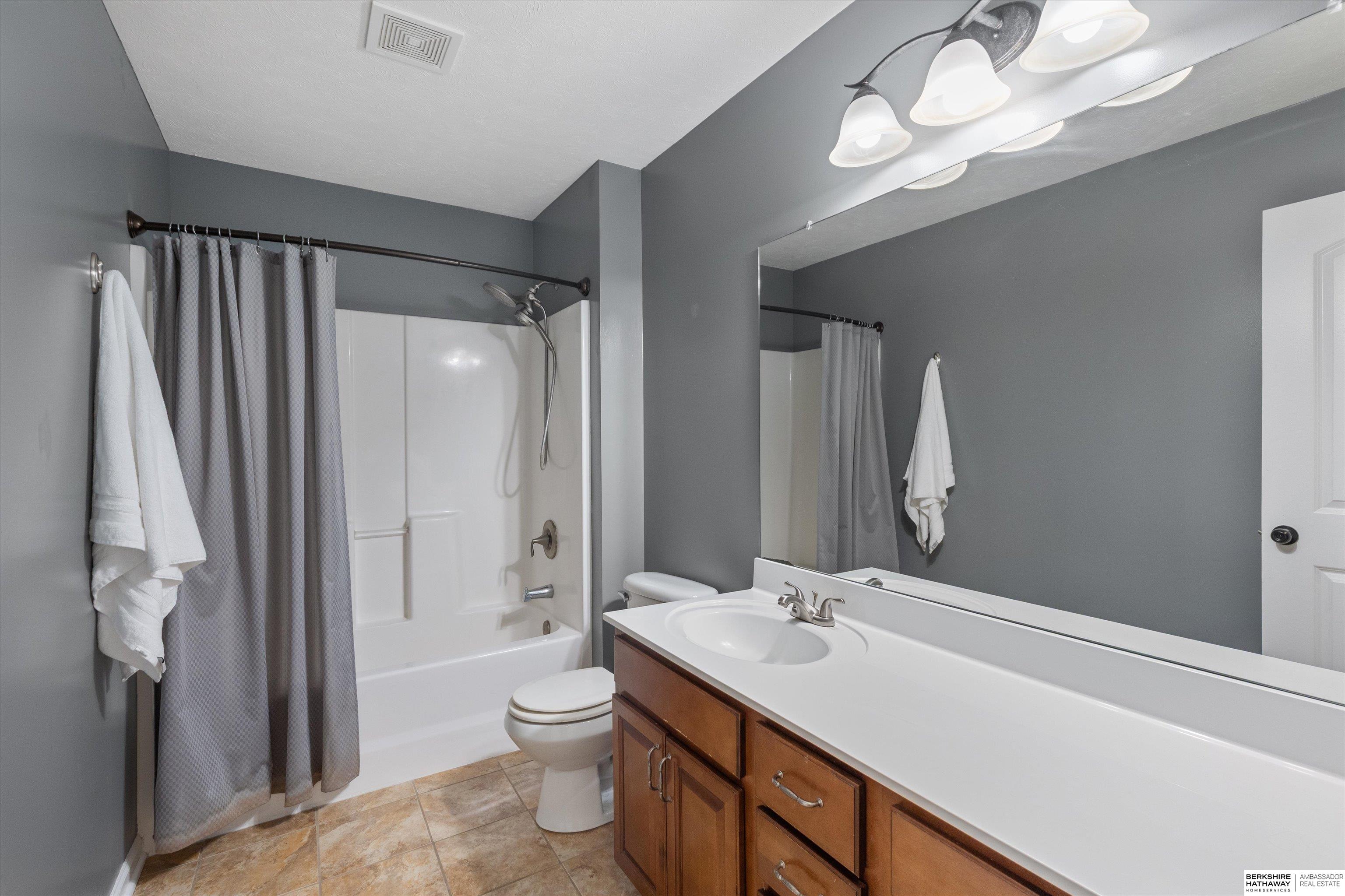 Papillion, Nebraska 68046, United States, 4 Bedrooms Bedrooms, ,3 BathroomsBathrooms,Residential,Active,202985