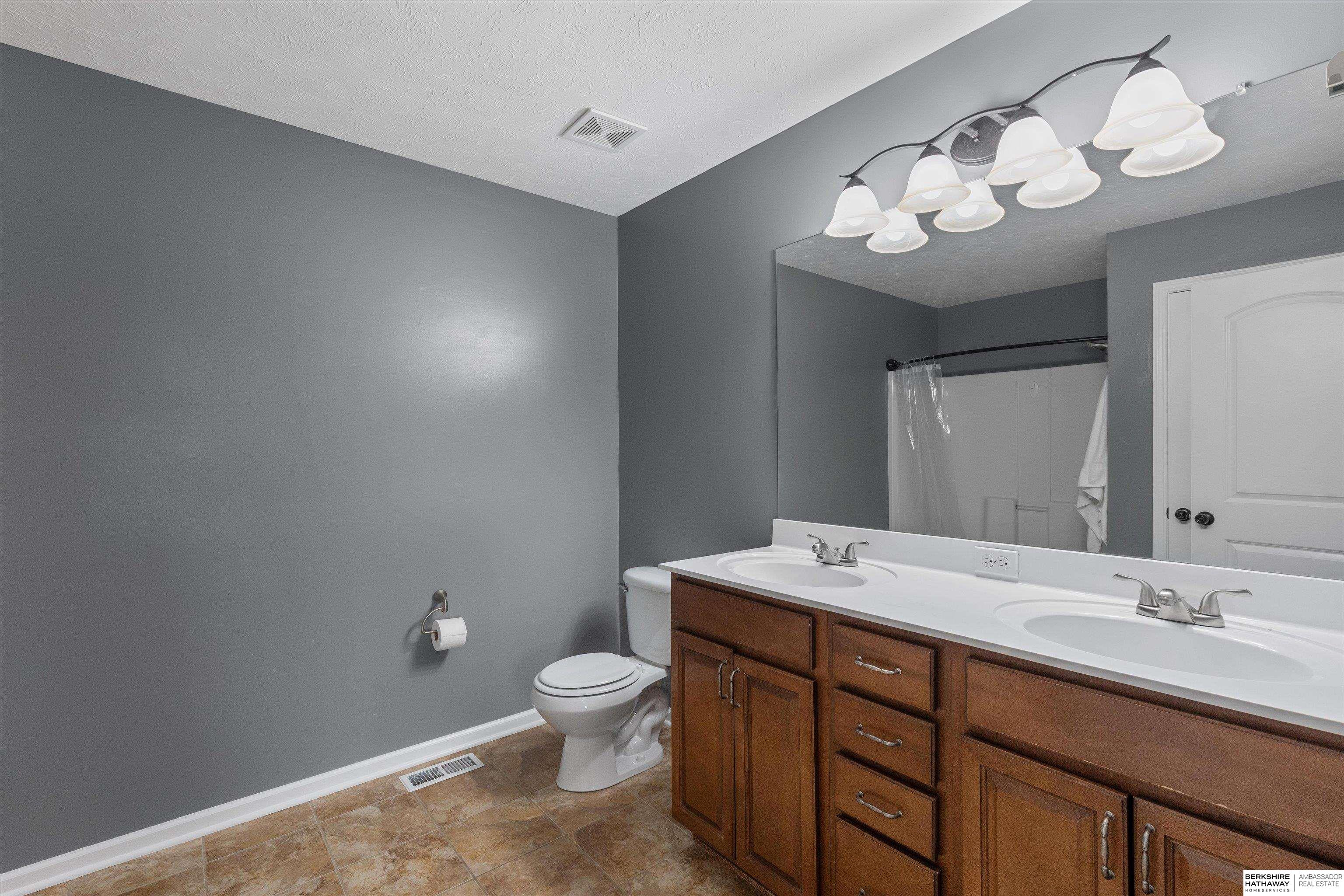 Papillion, Nebraska 68046, United States, 4 Bedrooms Bedrooms, ,3 BathroomsBathrooms,Residential,Active,202985