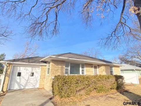 Photo of 815 S 44Th Street, Lincoln, NE 68510 (MLS # 22603276)