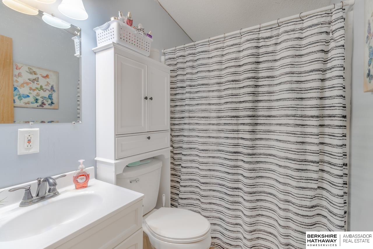 Plattsmouth, Nebraska 68048, United States, 4 Bedrooms Bedrooms, ,2 BathroomsBathrooms,Residential,Pending,245997