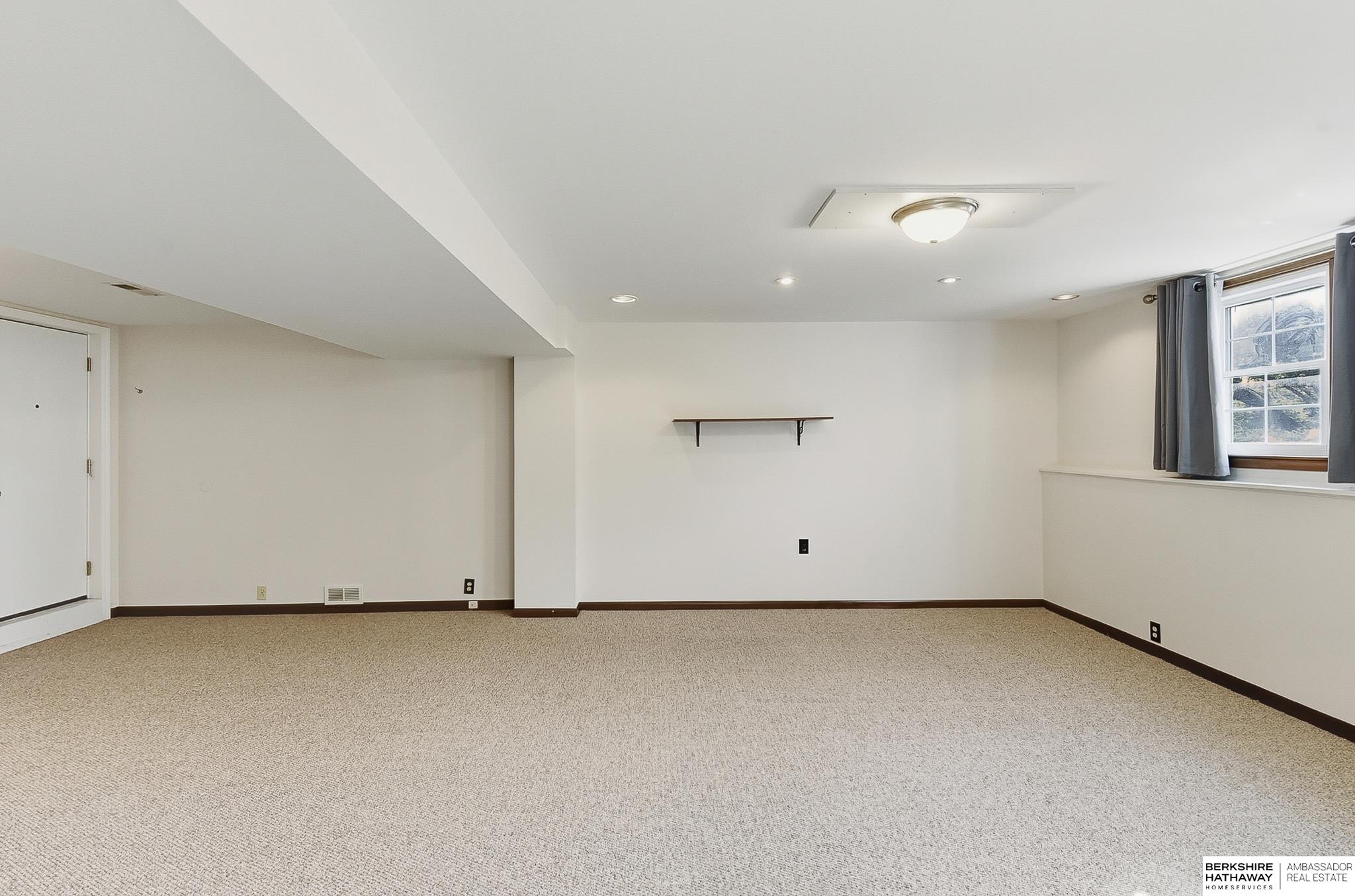 Omaha, Nebraska 68112, United States, 3 Bedrooms Bedrooms, ,2 BathroomsBathrooms,Residential,Active,226191