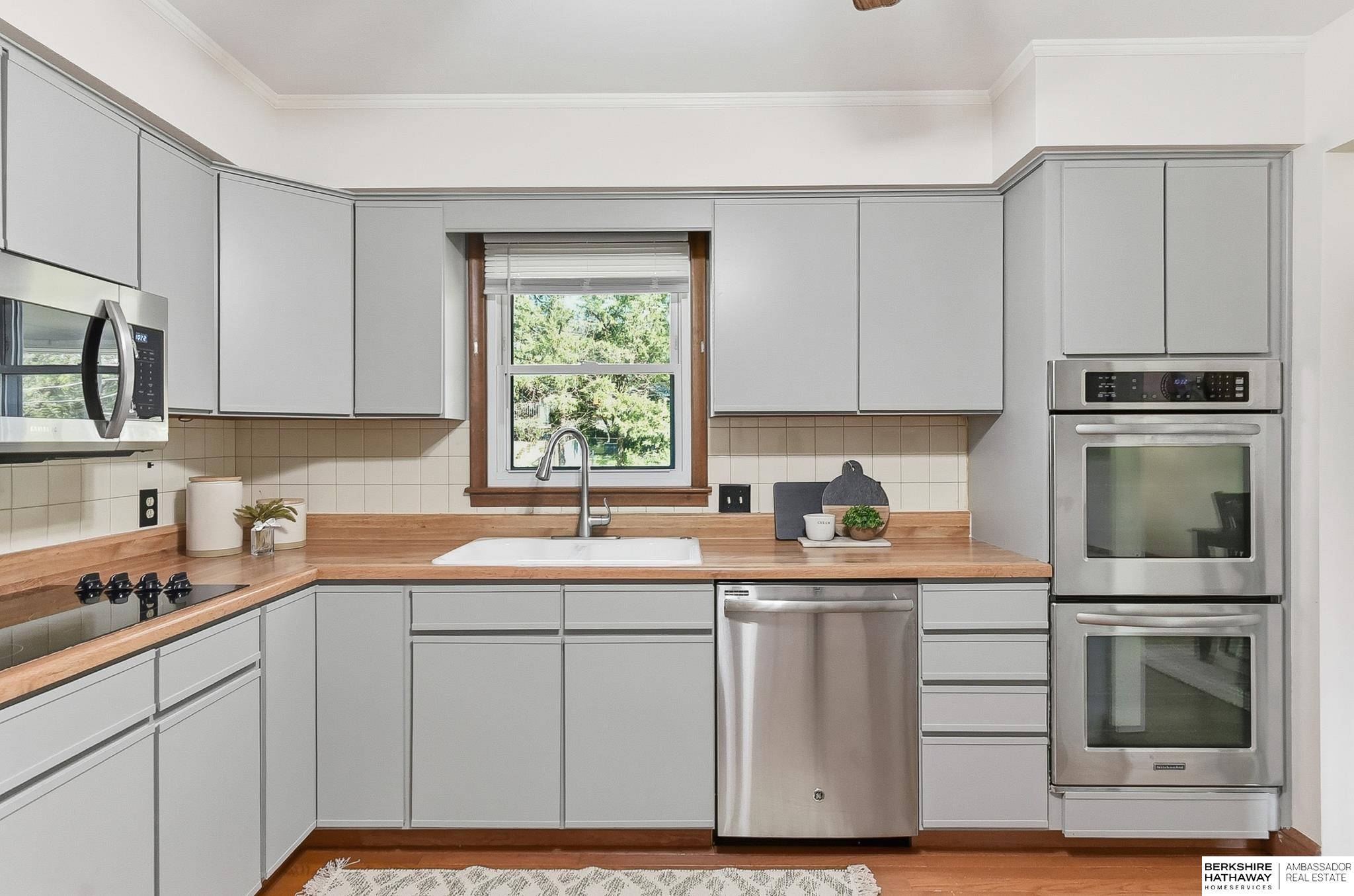 Omaha, Nebraska 68112, United States, 3 Bedrooms Bedrooms, ,2 BathroomsBathrooms,Residential,Active,226191