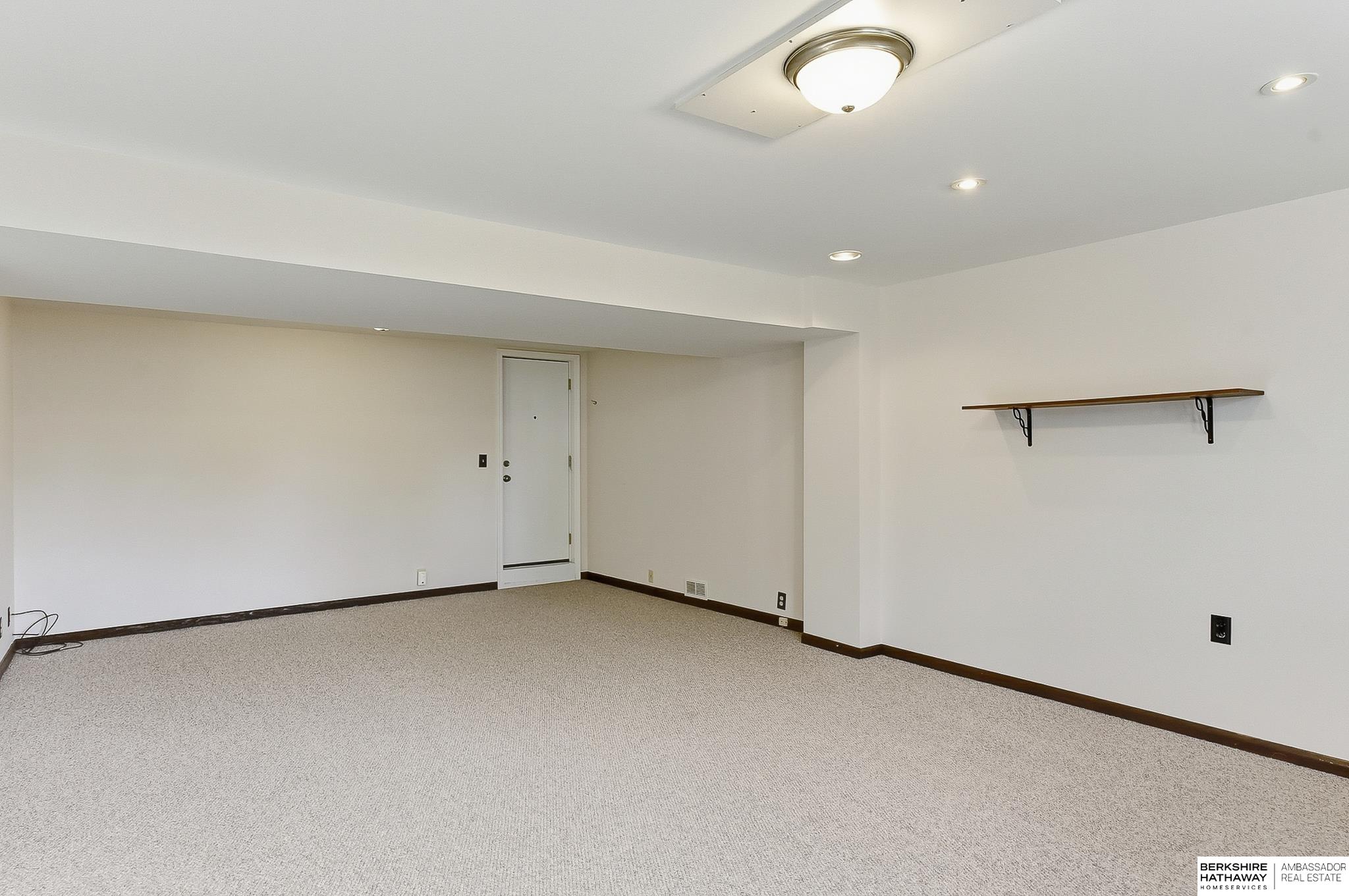 Omaha, Nebraska 68112, United States, 3 Bedrooms Bedrooms, ,2 BathroomsBathrooms,Residential,Active,226191