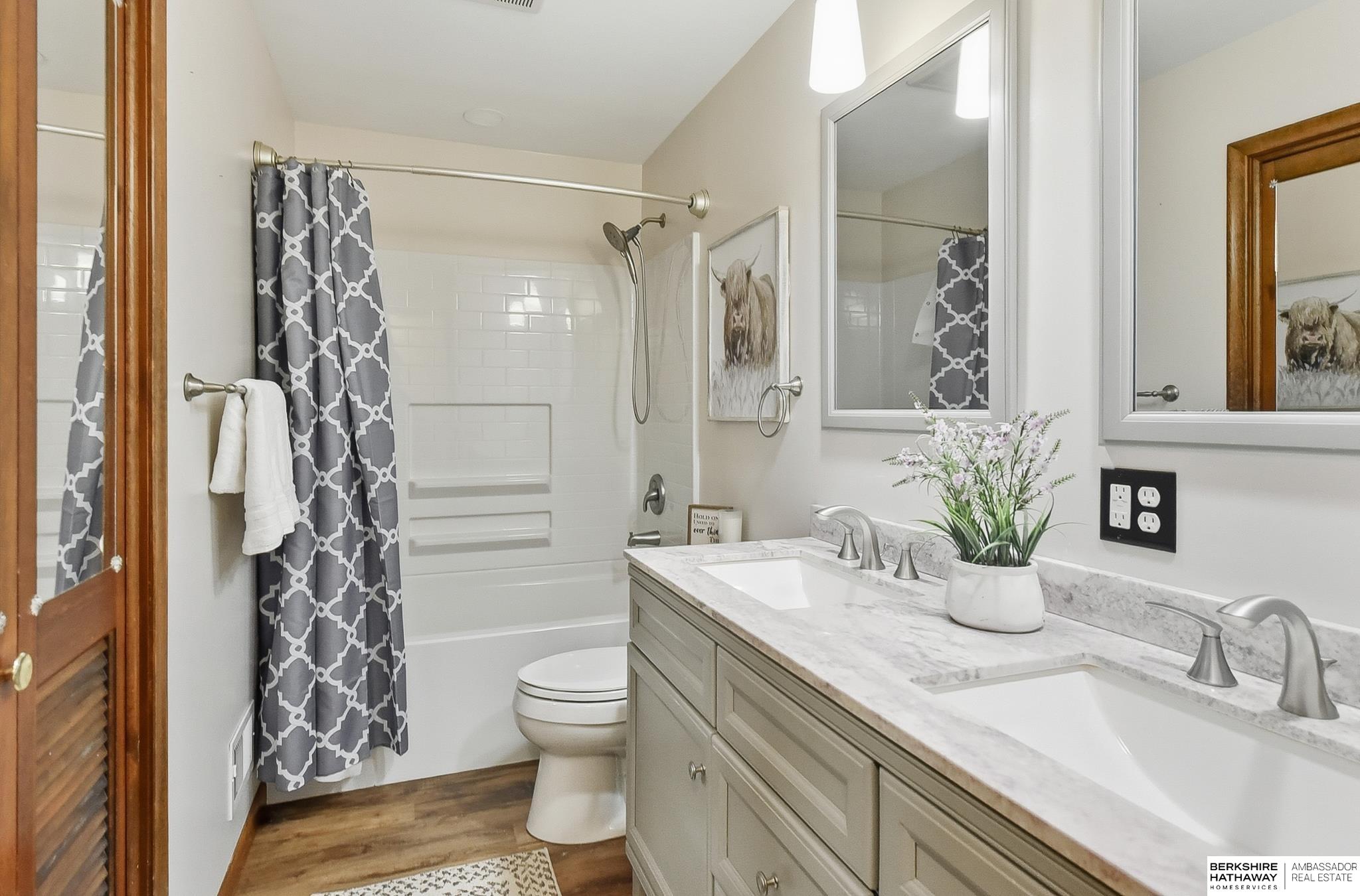 Omaha, Nebraska 68112, United States, 3 Bedrooms Bedrooms, ,2 BathroomsBathrooms,Residential,Active,226191