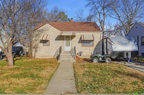 Photo of 5920 Huntington Avenue, Lincoln, NE 68507 (MLS # 22605789)