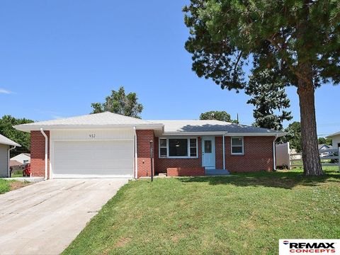 Photo of 932 Manatt Street, Lincoln, NE 68521 (MLS # 22528780)
