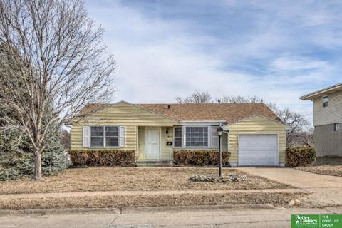 Photo of 1829 Robertson Drive, Omaha, NE 68114 (MLS # 22602322)