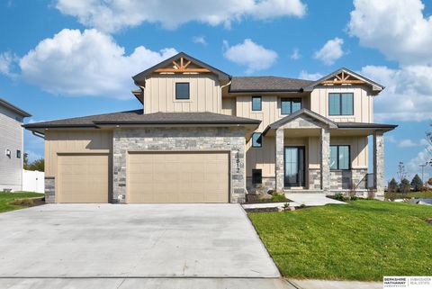 Photo of 10109 Laramie Street, Papillion, NE 68046 (MLS # 22512763)
