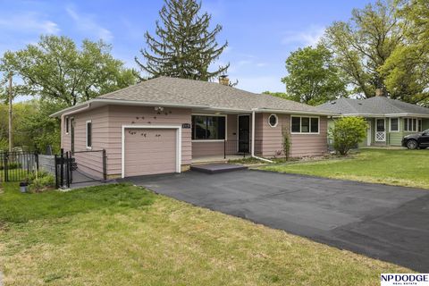 Photo of 2115 S 38 Street, Omaha, NE 68105 (MLS # 22611446)