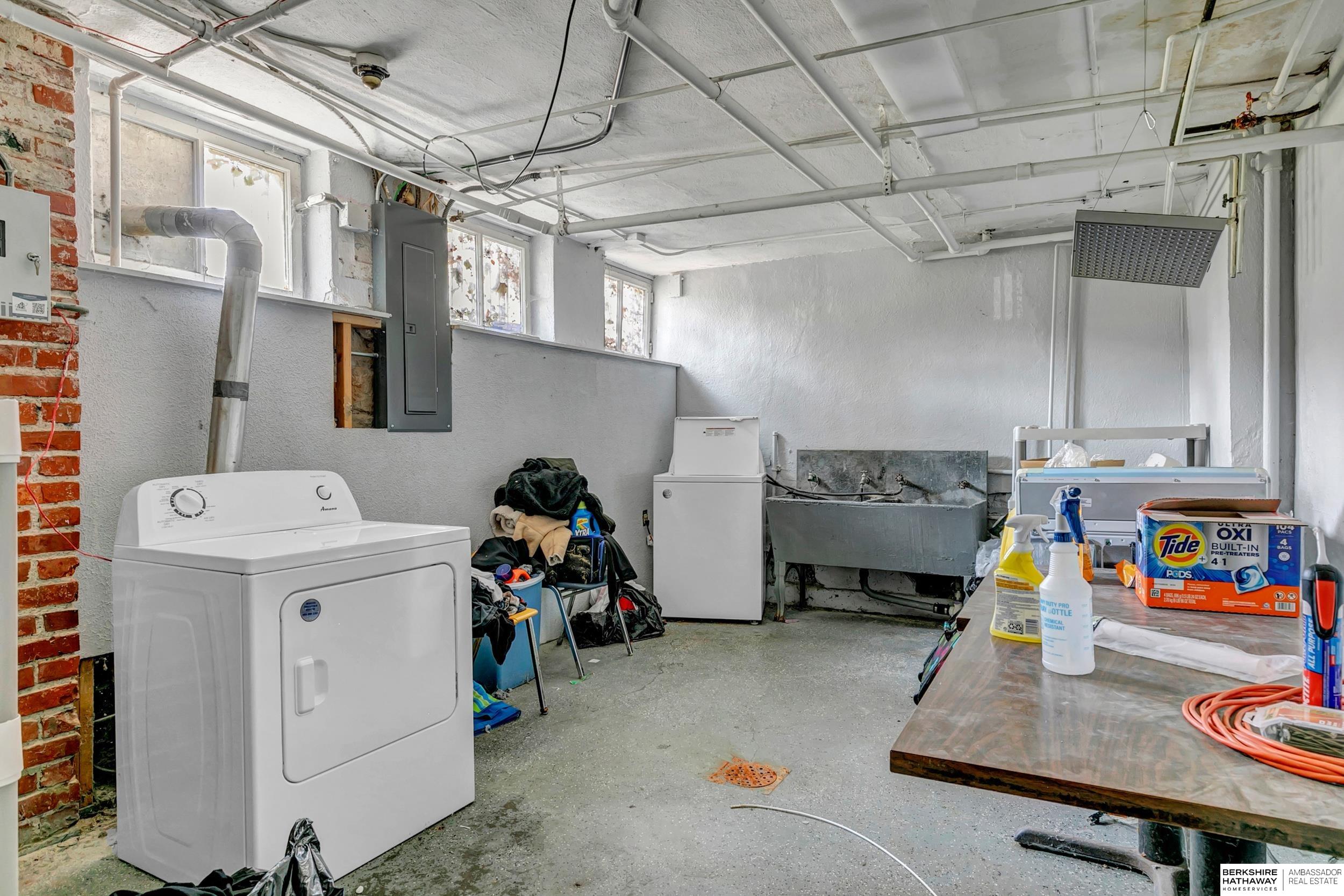 Lincoln, Nebraska 68502, United States, 8 Bedrooms Bedrooms, ,5 BathroomsBathrooms,Residential,Active,228108