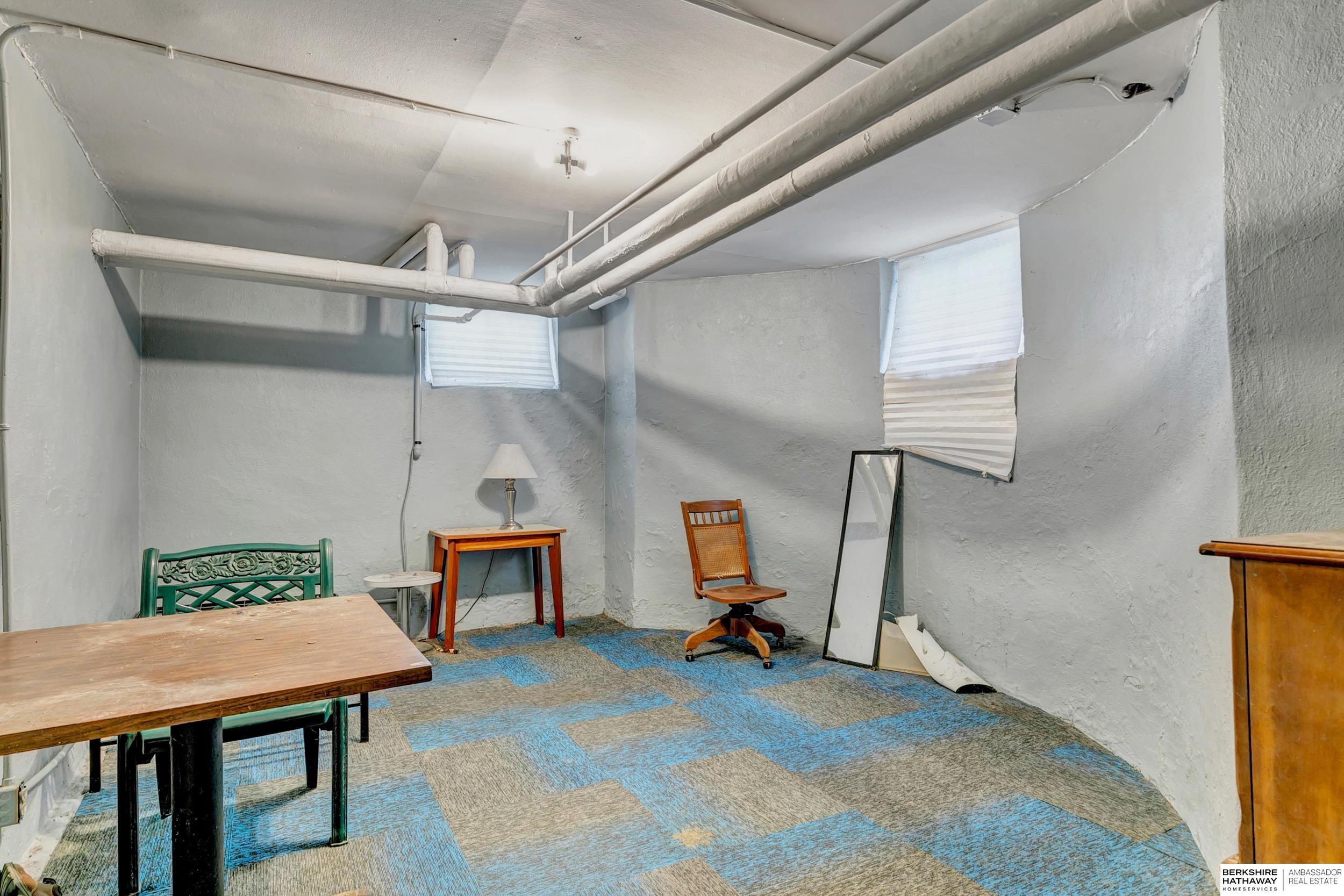 Lincoln, Nebraska 68502, United States, 8 Bedrooms Bedrooms, ,5 BathroomsBathrooms,Residential,Active,228108